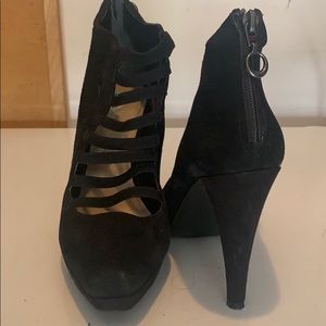 Tahari autograph suede pumps